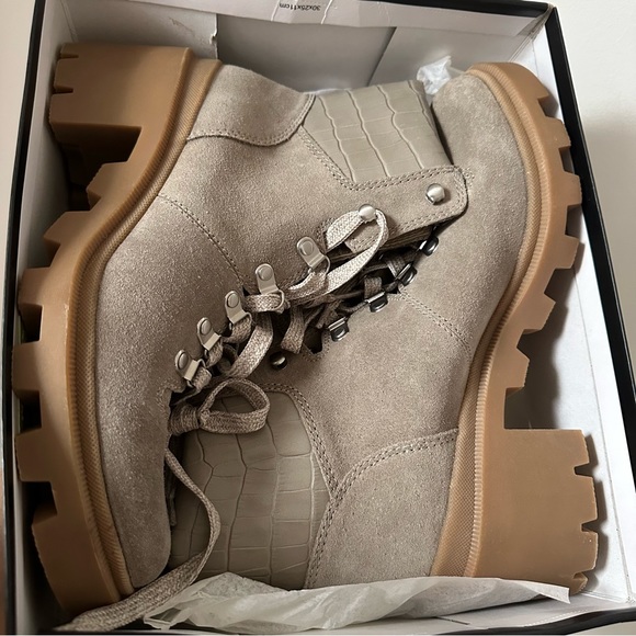 NIB Dolce Vita women’s Rubi Suede Lug sole lace up combat boots size 8.5 - Picture 8 of 8